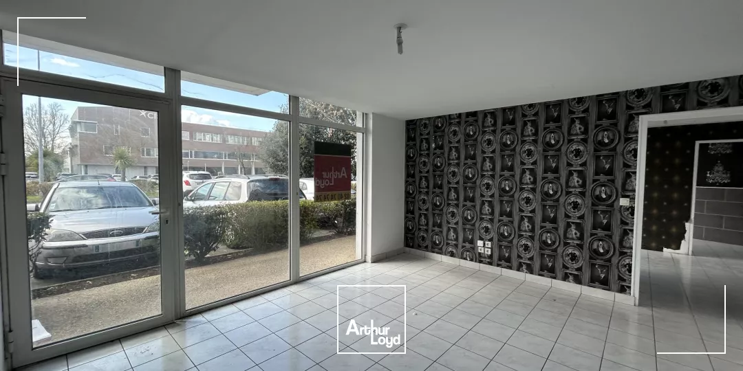 LOCATION - TRIGNAC - 85 m2 - AUCHAN - LOCAL COMMERCIAL