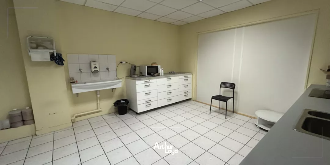 À louer : entrepôt / local d'activité - 587 m² - Saint-Herblain - axe Nantes / Saint-Nazaire