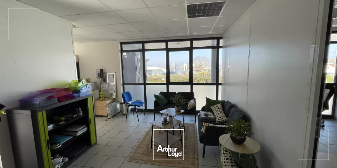 BUREAUX À LOUER-74 M²-REZÉ