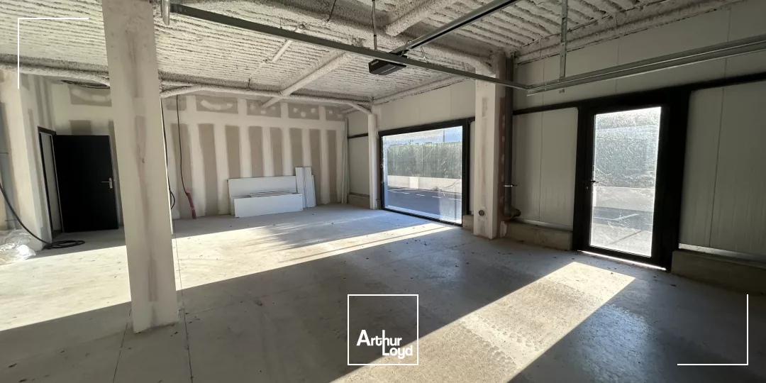 CELLULES COMMERCIALES A VENDRE - DIVISIBLE A PARTIR DE 111 m2