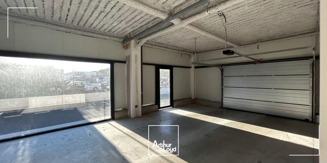 CELLULES COMMERCIALES A VENDRE - DIVISIBLE A PARTIR DE 111 m2