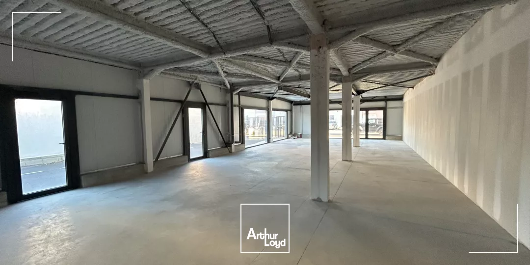 CELLULES COMMERCIALES A VENDRE - DIVISIBLE A PARTIR DE 111 m2