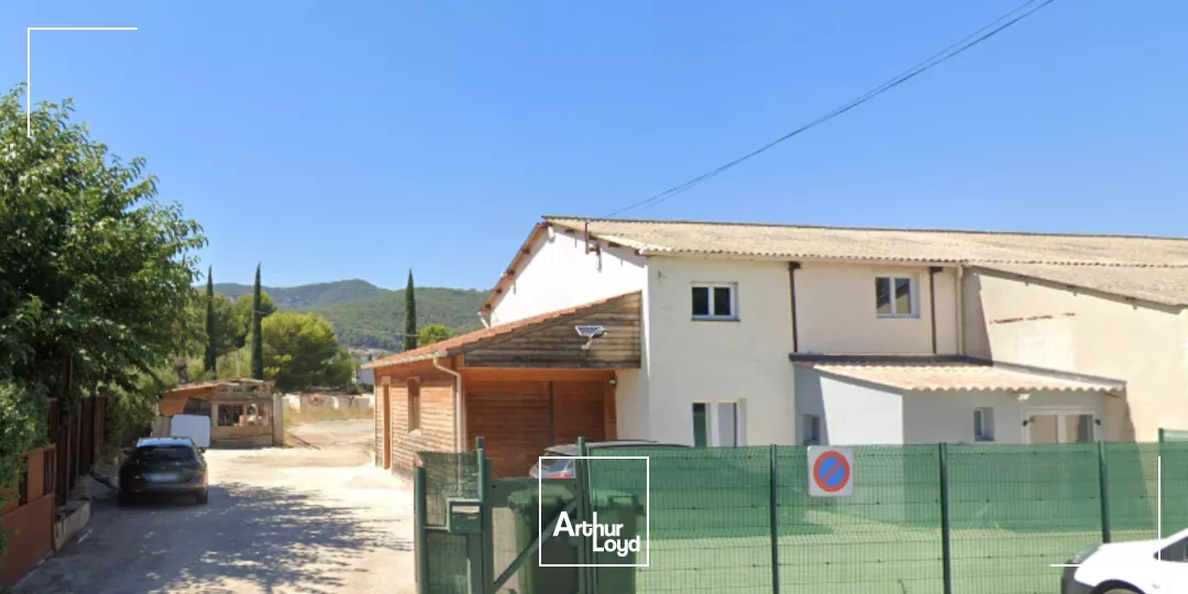 Local d'activité avec bureaux et parking à louer - Proximité autoroute - La Farlède