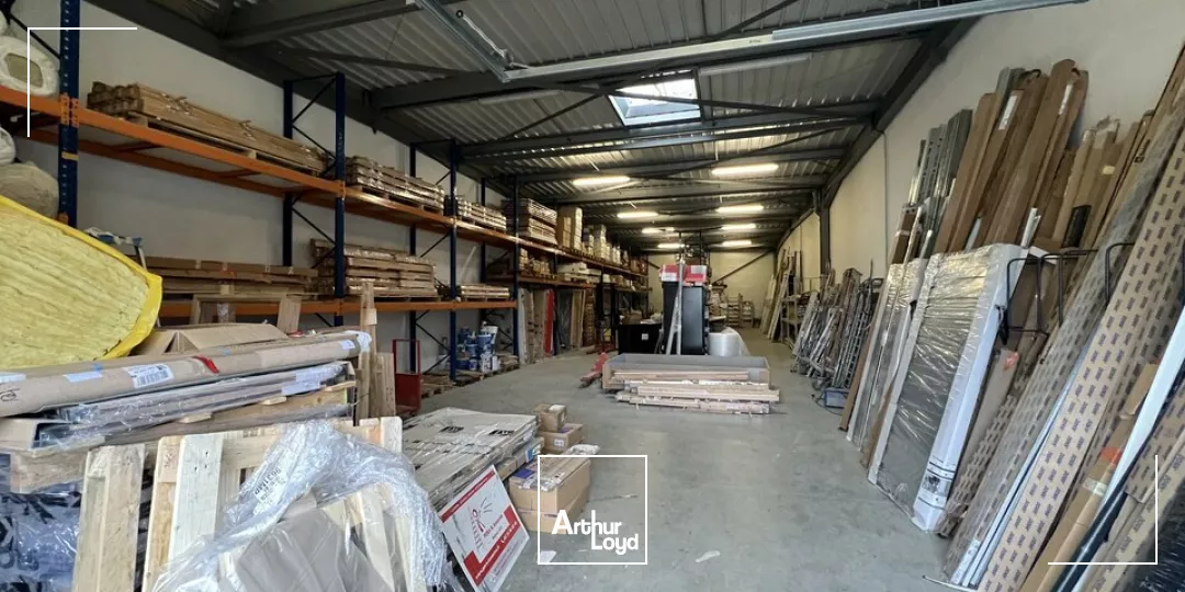 A louer - GONFREVILLE L'ORCHER - Locaux d'activités 437m2 emplacement stratégique