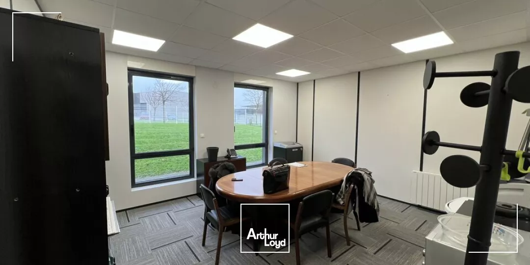 A louer - GONFREVILLE L'ORCHER - Locaux d'activités 437m2 emplacement stratégique