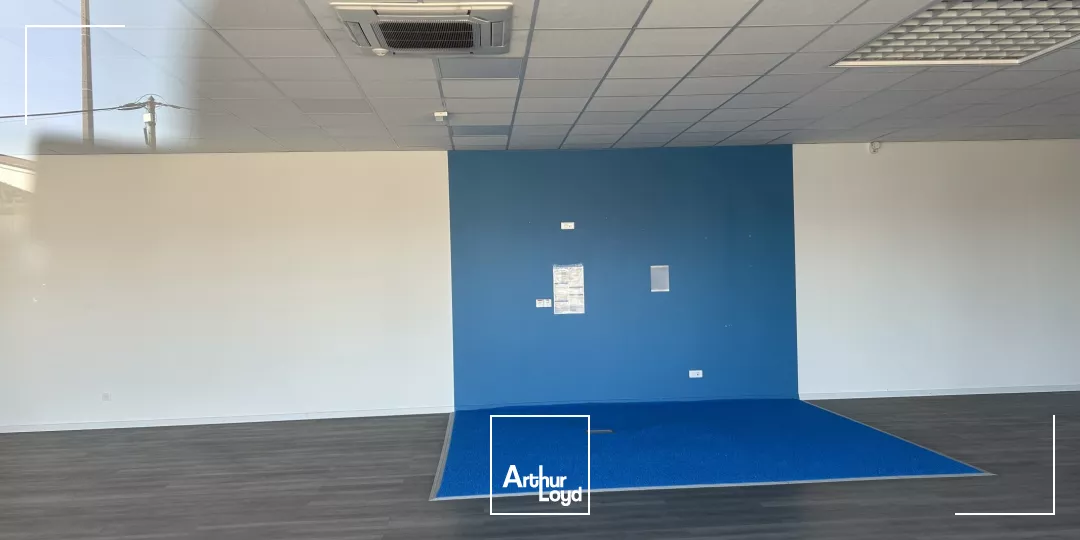 Location local commercial 410 m² - Visibilité maximale et accès direct à Hazebrouck 