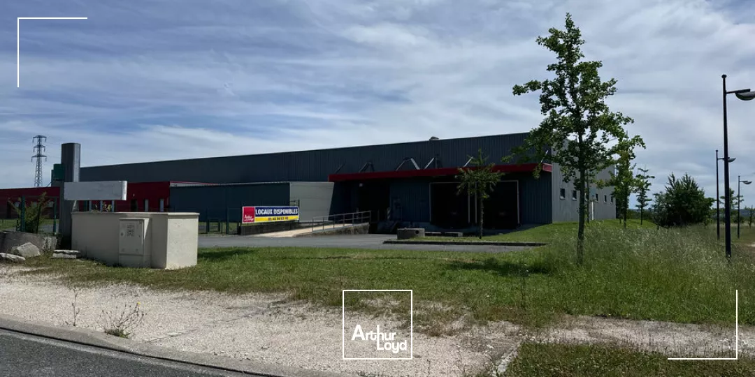 Location Site Industriel récent 2593 m² - ZA Nord-Ouest Angoulême - Accès RN10/RN141