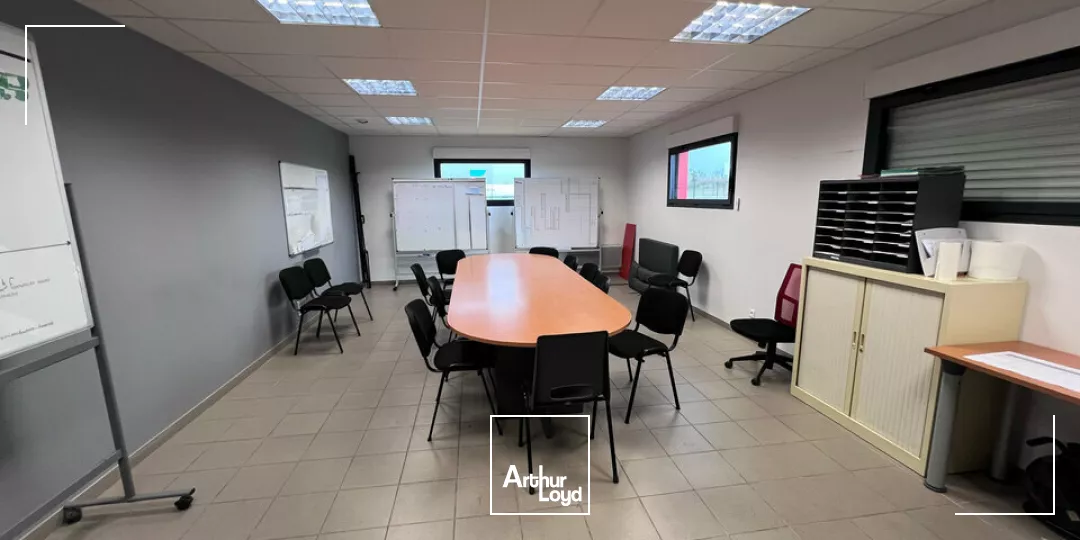 Location Site Industriel récent 2593 m² - ZA Nord-Ouest Angoulême - Accès RN10/RN141