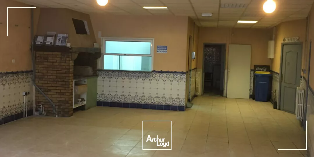 A vendre secteur Montjovis - Local commercial 100 m² - Restauration possible