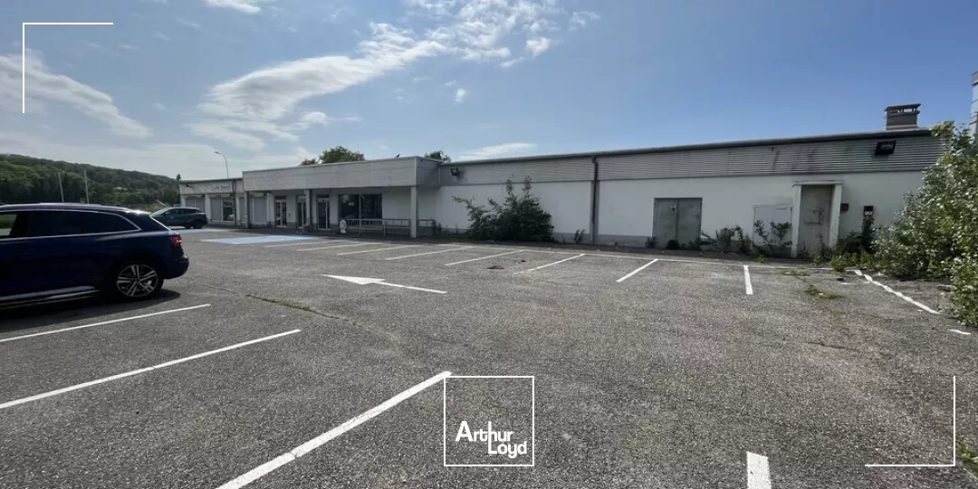 LOCAL COMMERCIAL à LOUER de 1104 m²