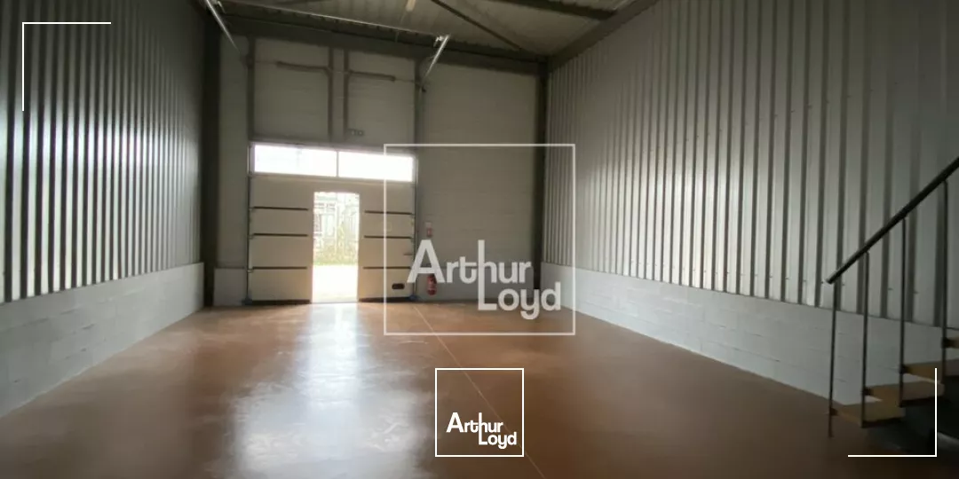 130 m² à usage d'activité et bureaux à louer