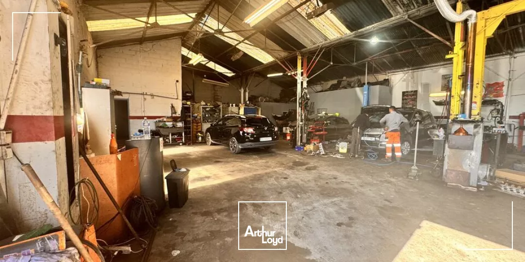 ESVRES SUR INDRE ZONE EVEN PARC ENTREPOT A VENDRE 518 M² TERRAIN CLOS ET BUREAUX