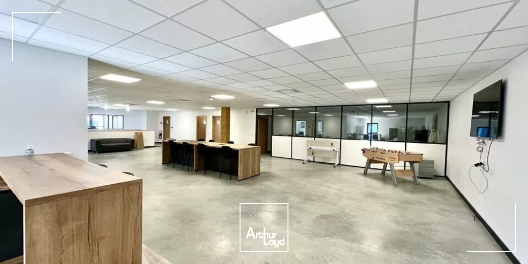 À LOUER EMPLACEMENT EXCEPTIONNEL - LOCAUX D'ACTIVITÉ NEUF 500 m2 