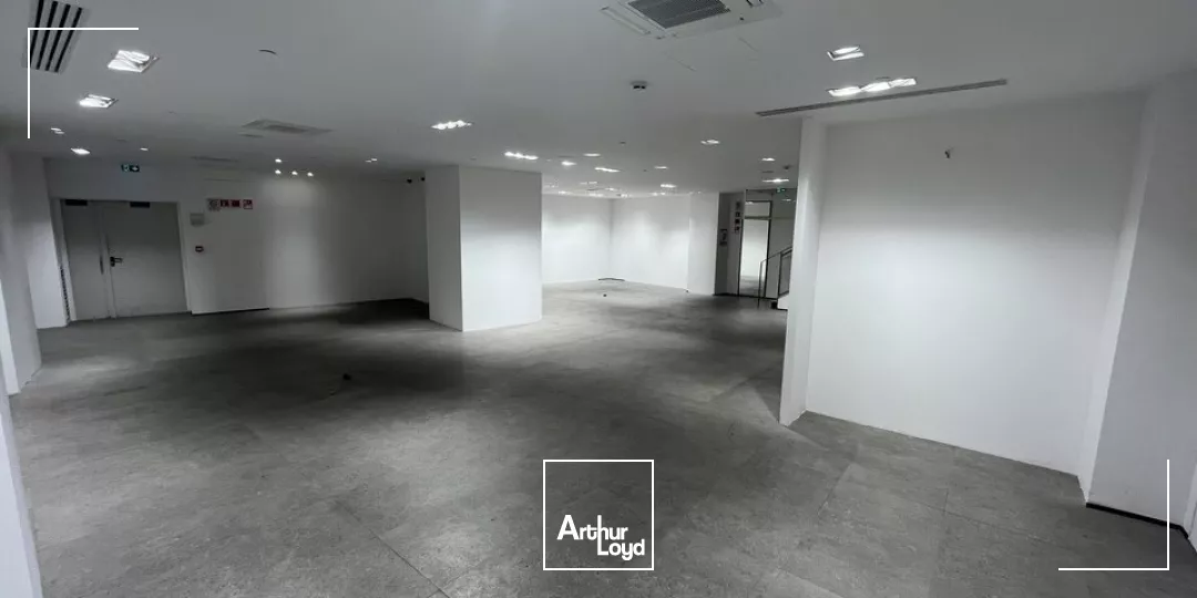 LOCAL COMMERCIAL à LOUER de 374 m²