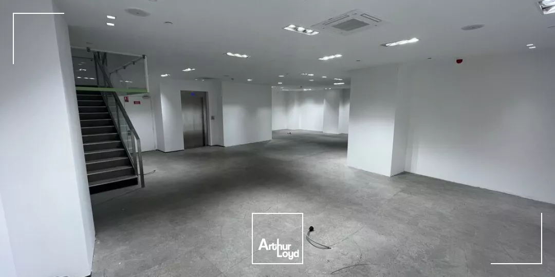 LOCAL COMMERCIAL à LOUER de 374 m²