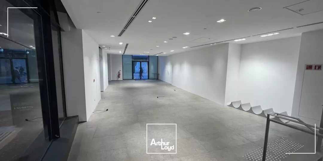 LOCAL COMMERCIAL à LOUER de 374 m²