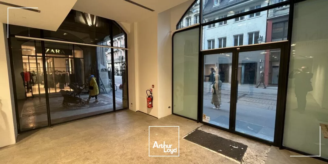 LOCAL COMMERCIAL à LOUER de 374 m²