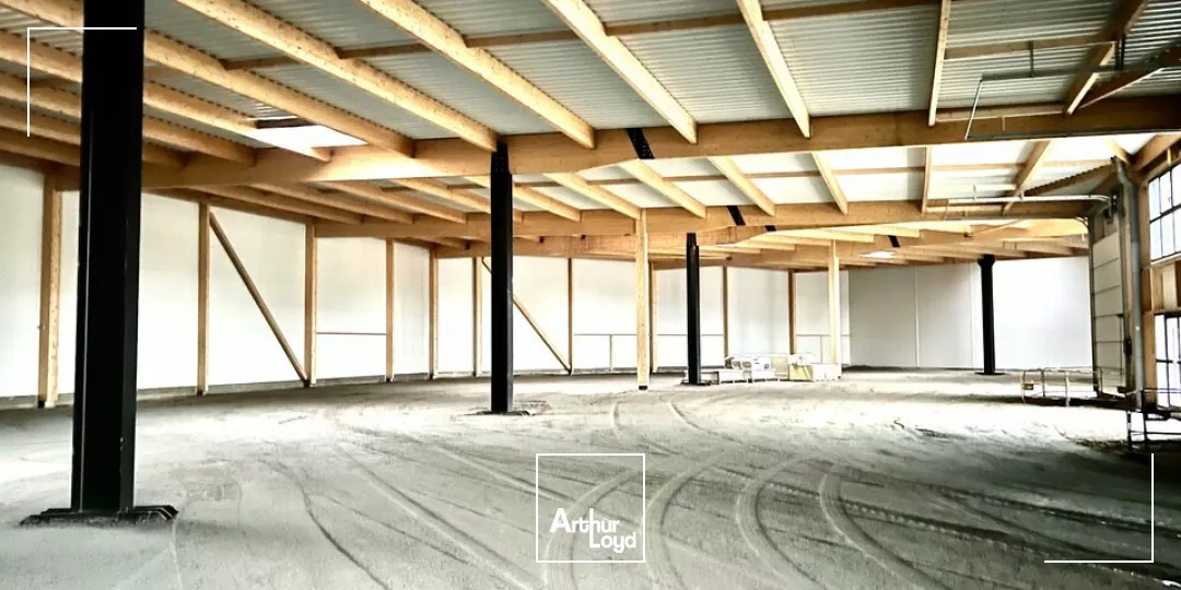 À LOUER EMPLACEMENT EXCEPTIONNEL - LOCAUX D'ACTIVITÉ NEUF ENVIRON 640 m2 