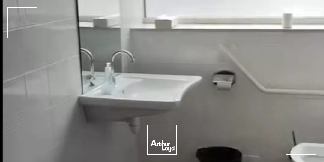 Local commercialde 90m2 à vendre - Emplacement stratégique au coeur d'Hazebrouck