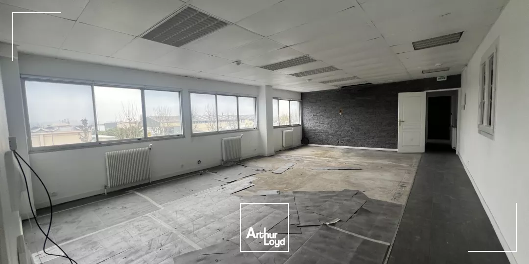 Location entrepôt industriel 1 340 m² - Goussainville, desserte routière A1/A104 et RER