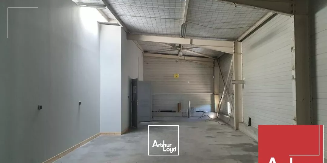 MONTELIMAR - ZONE DU MEYROL - A LOUER LOCAL D'ACTIVITE D'ENVIRON 470 M2 AVEC PARKING