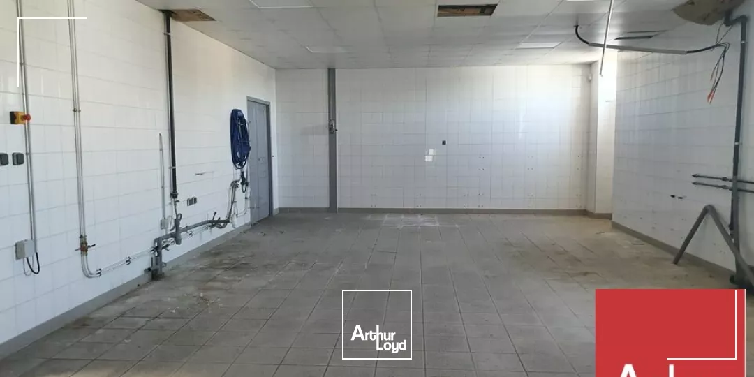 MONTELIMAR - ZONE DU MEYROL - A LOUER LOCAL D'ACTIVITE D'ENVIRON 470 M2 AVEC PARKING