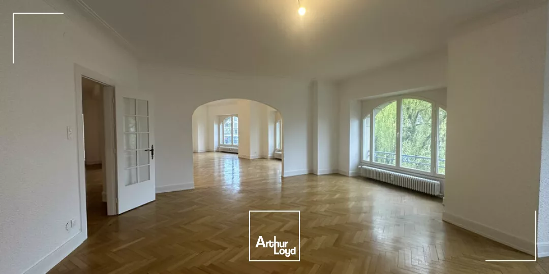 BUREAUX à VENDRE de 321 m²