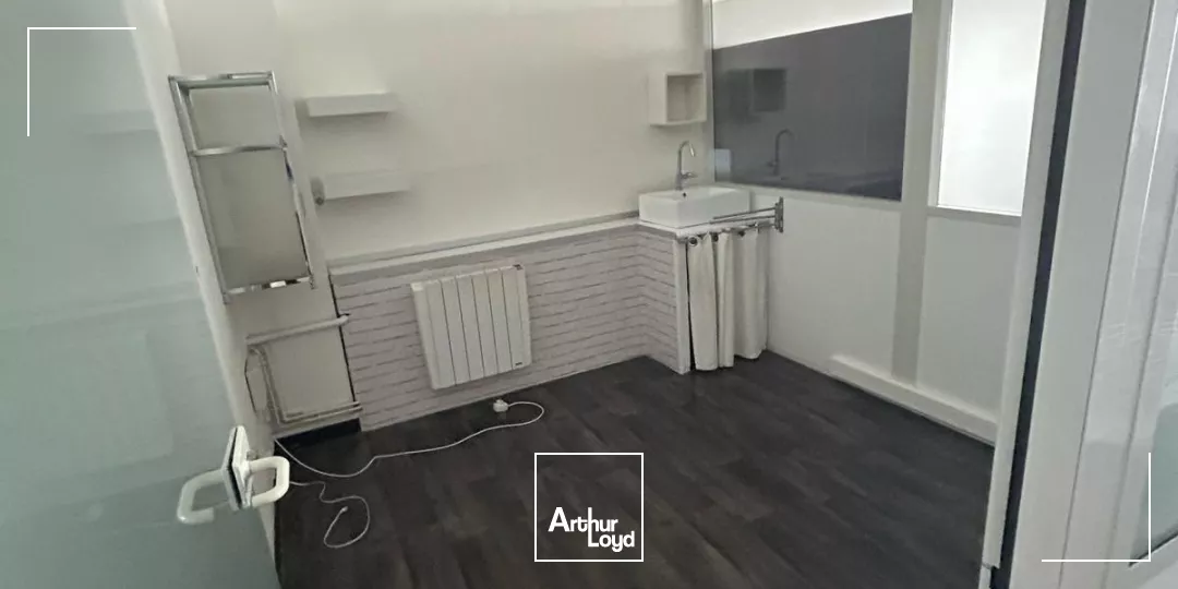 Local commercial à louer dans le vieux valenciennes, surface de 85m2
