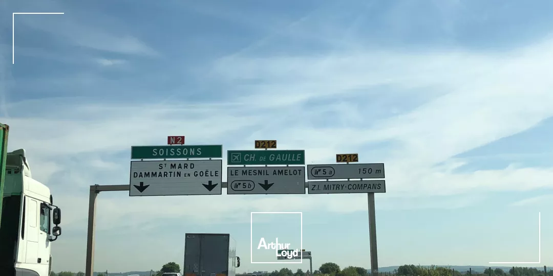 Entrepôts rénovés à louer à Mitry-Mory - 9 m HSP, 7 quais, site sécurisé, idéal logistique et industrie