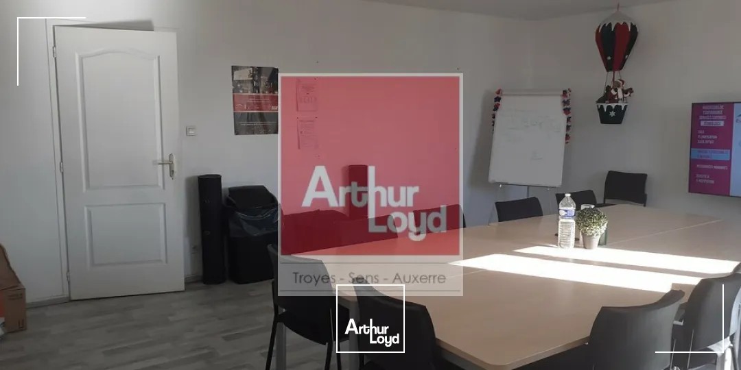 Locaux d'activité & Entrepôts - Location - LA CHAPELLE-SAINT-LUC - 10600 - 302-302 - 7025507