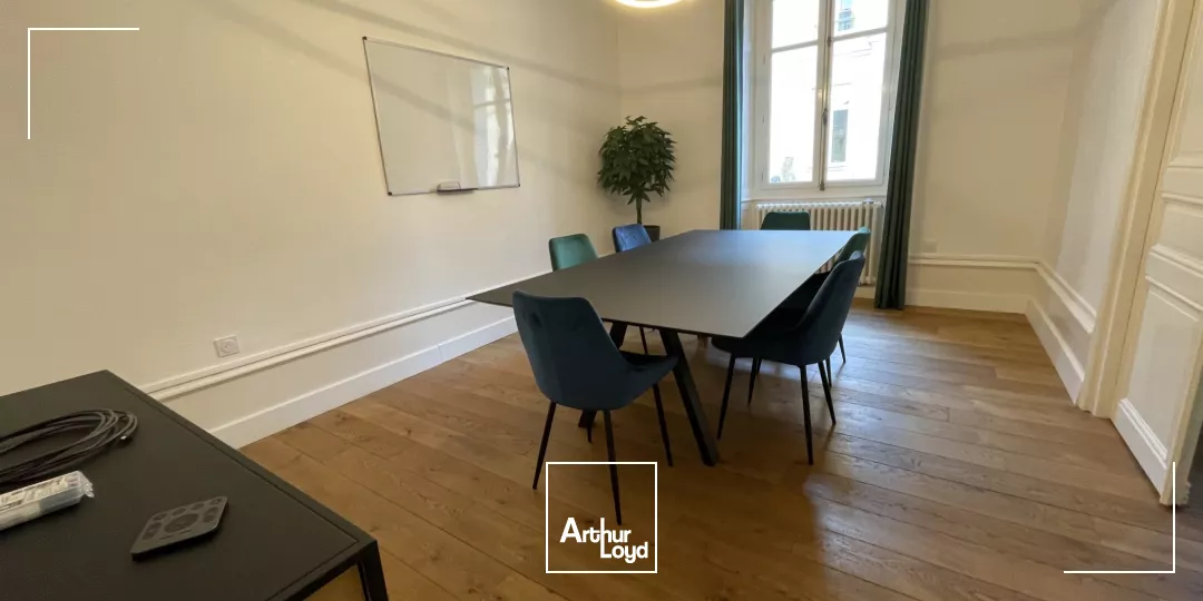 BUREAUX CENTRE VILLE AVEC ESPACES COMMUNS 