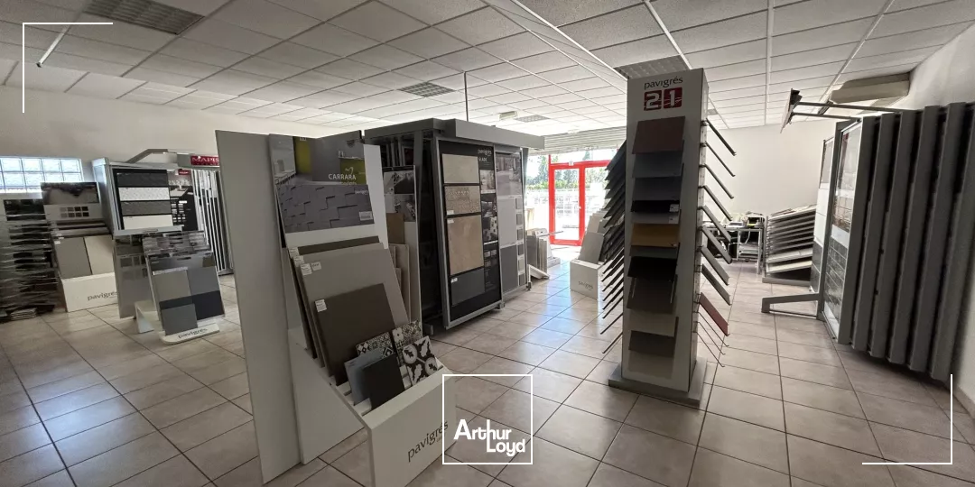 300 m² - local commercial à louer 