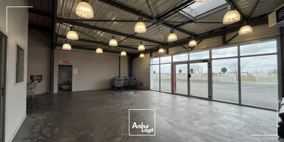 Local d'activités à louer Tavers 