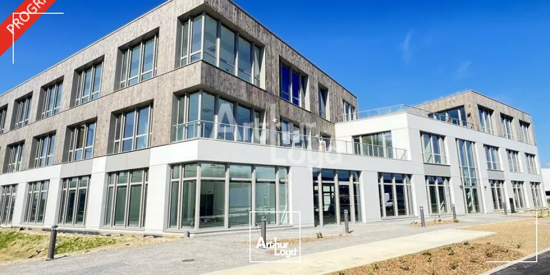 PACE - ZAC LES TOUCHES - A VENDRE 283 M²