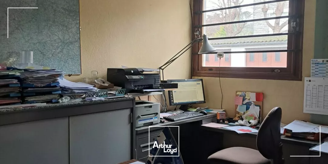 Local commercial de 300 m² à louer  Axe passant de Brive-la-Gaillarde