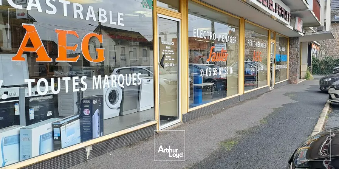 Local commercial de 300 m² à louer  Axe passant de Brive-la-Gaillarde