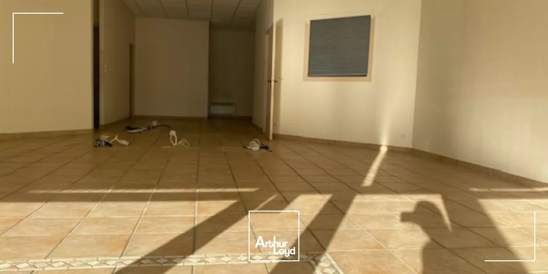 LOCAL COMMERCIAL 96 M² PLOUGONVEN