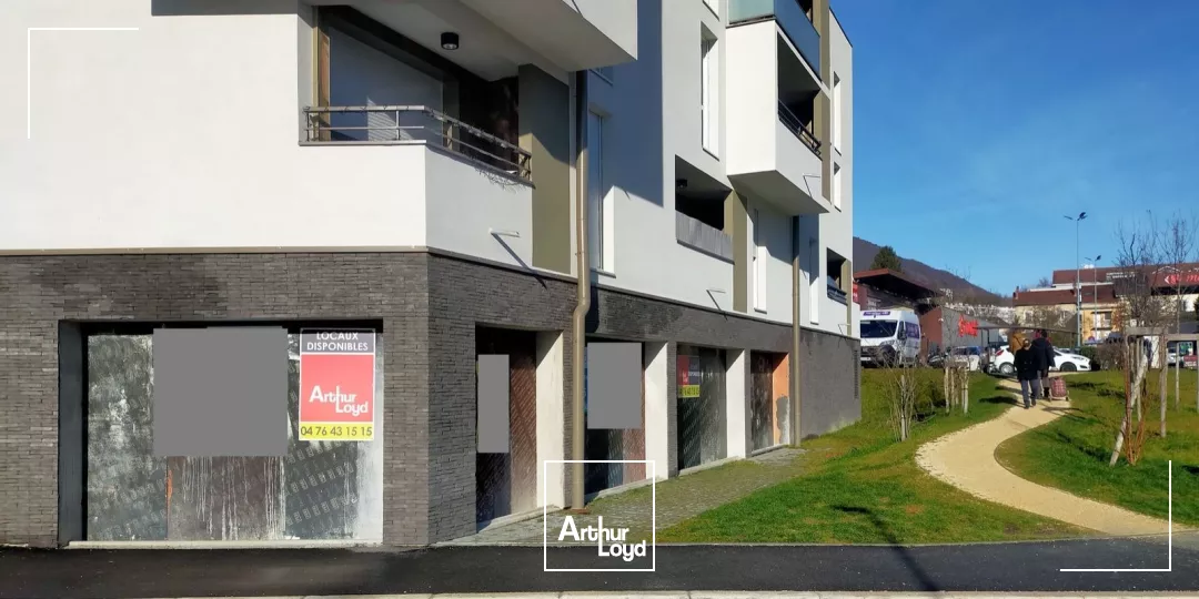 LOCAL COMMERCIAL 329M² A LOUER VOIRON PROCHE CENTRE VILLE PARKING
