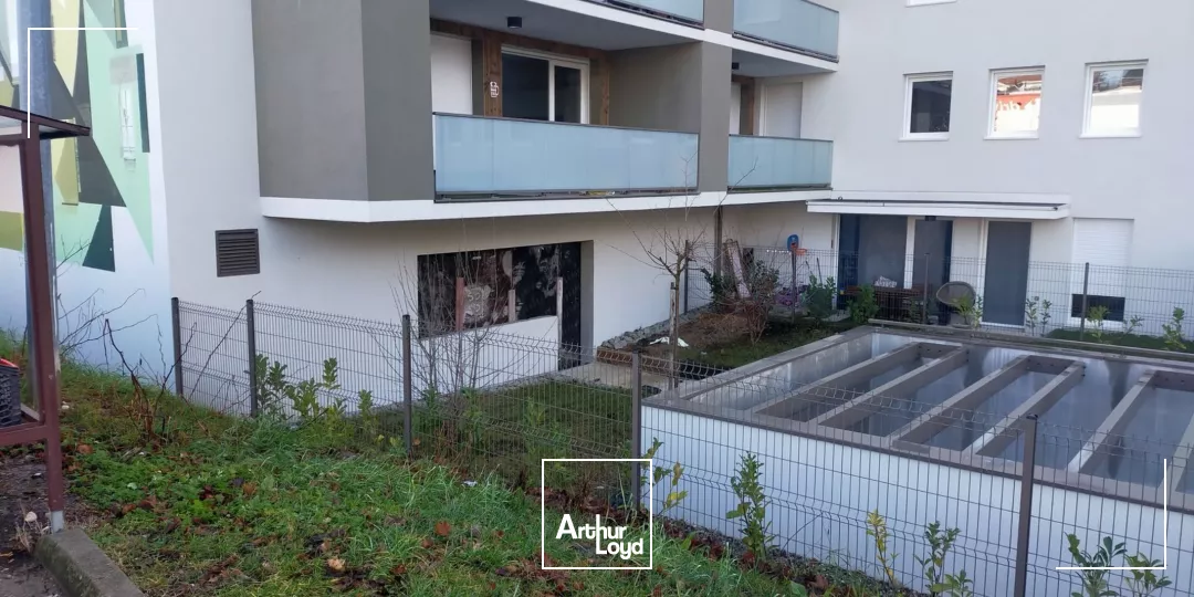 LOCAL COMMERCIAL 329M² A LOUER VOIRON PROCHE CENTRE VILLE PARKING