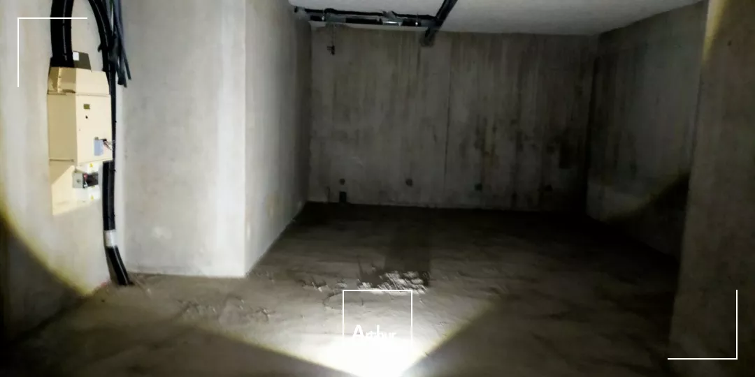 LOCAL COMMERCIAL 329M² A LOUER VOIRON PROCHE CENTRE VILLE PARKING