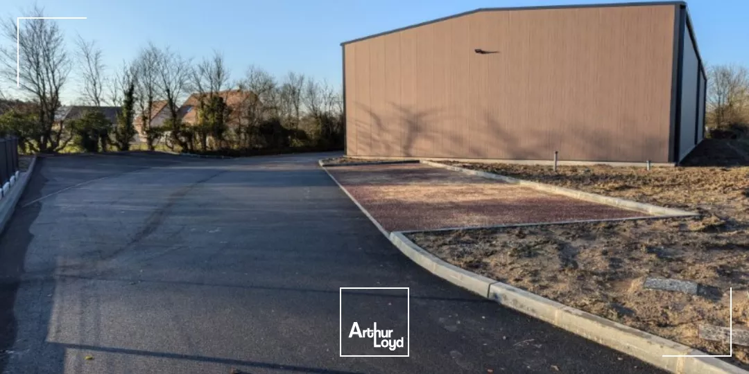 Locaux d'activité à louer à LE LANDIN 27350