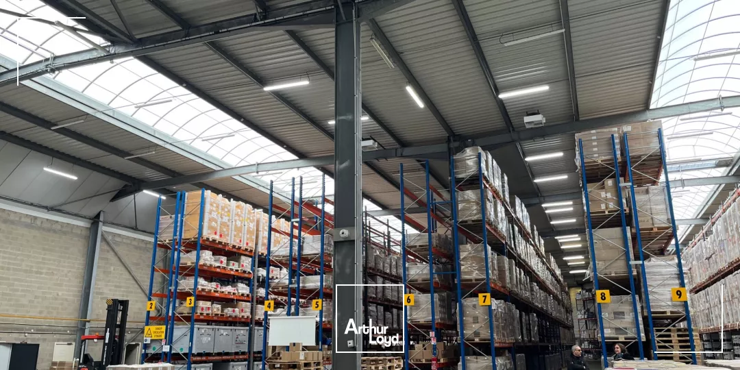 BATIMENT INDEPENDANT à ARGENTEUIL.2831 m² sur un terrain de 6880 m²