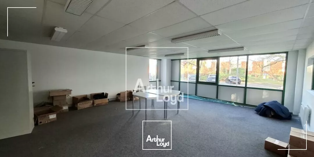 Bureaux en rez de chaussée avec possibilité de livraison 