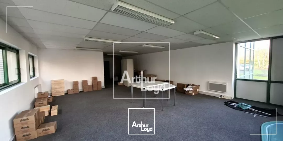 Bureaux en rez de chaussée avec possibilité de livraison 