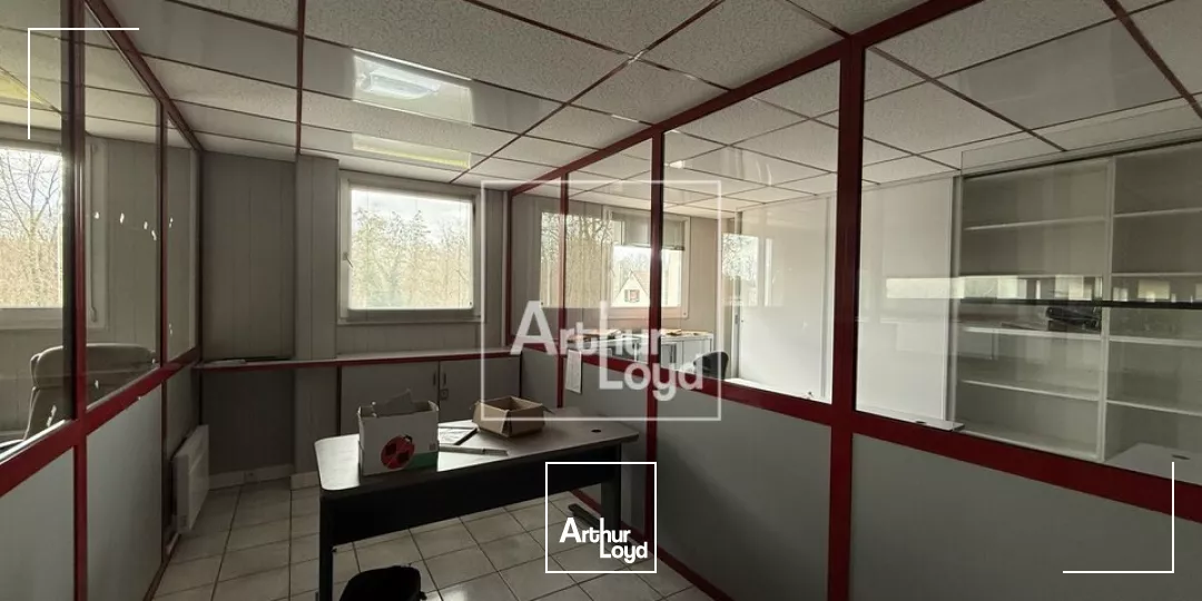 Locaux d'activité de 3 600 m² en excellent état