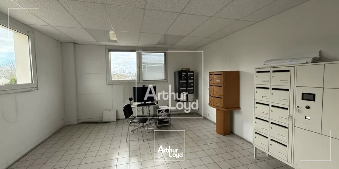 Locaux d'activité de 3 600 m² en excellent état