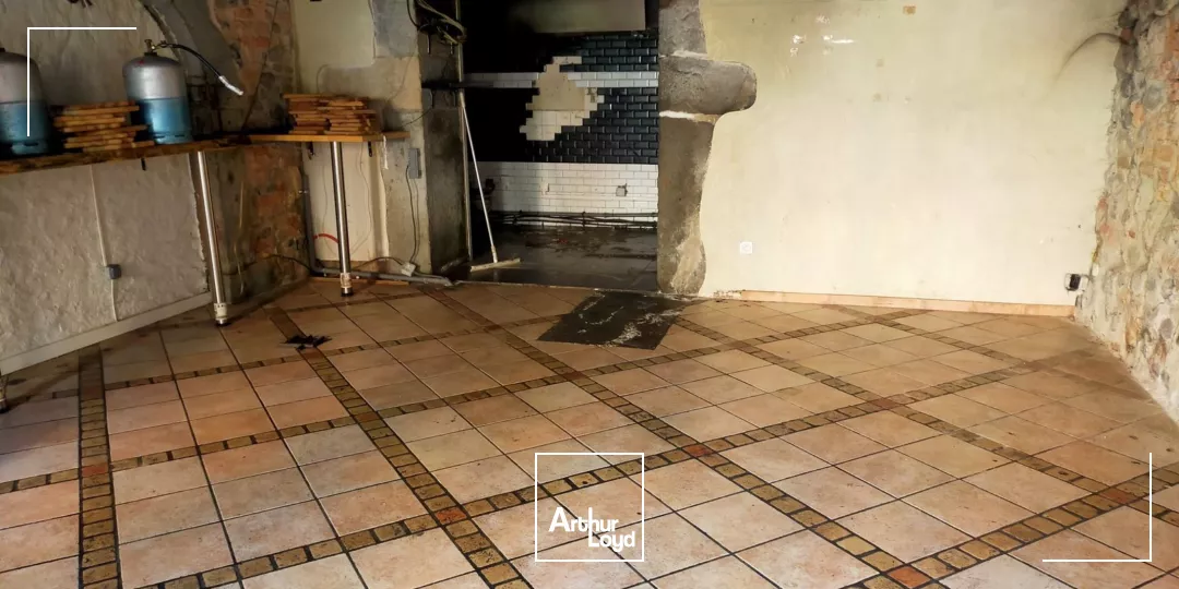 LOCAL COMMERCIAL 75 M² A LOUER GRENOBLE PLACE CLAVEYSON TERRASSE