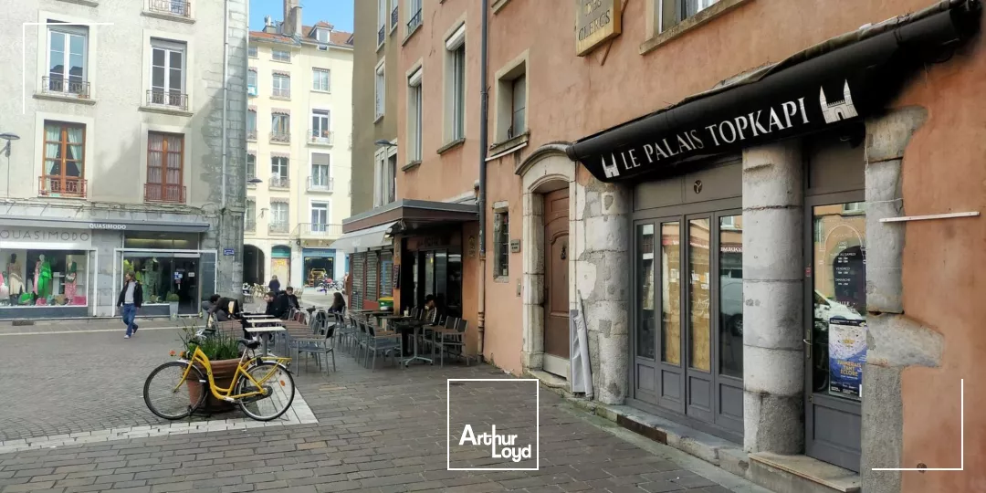 LOCAL COMMERCIAL 75 M² A LOUER GRENOBLE PLACE CLAVEYSON TERRASSE