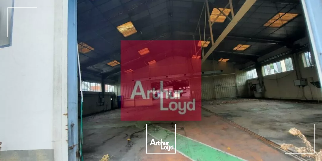 GERZAT A LOUER ENTREPOT 10 000 M² DIVISIBLE A PARTIR DE 1500 M² - POSSIBILITE ACHAT