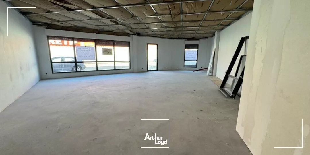 À LOUER  LOCAL COMMERCIAL BRUT DE BÉTON  PLATEAU DES COULEURES, VALENCE